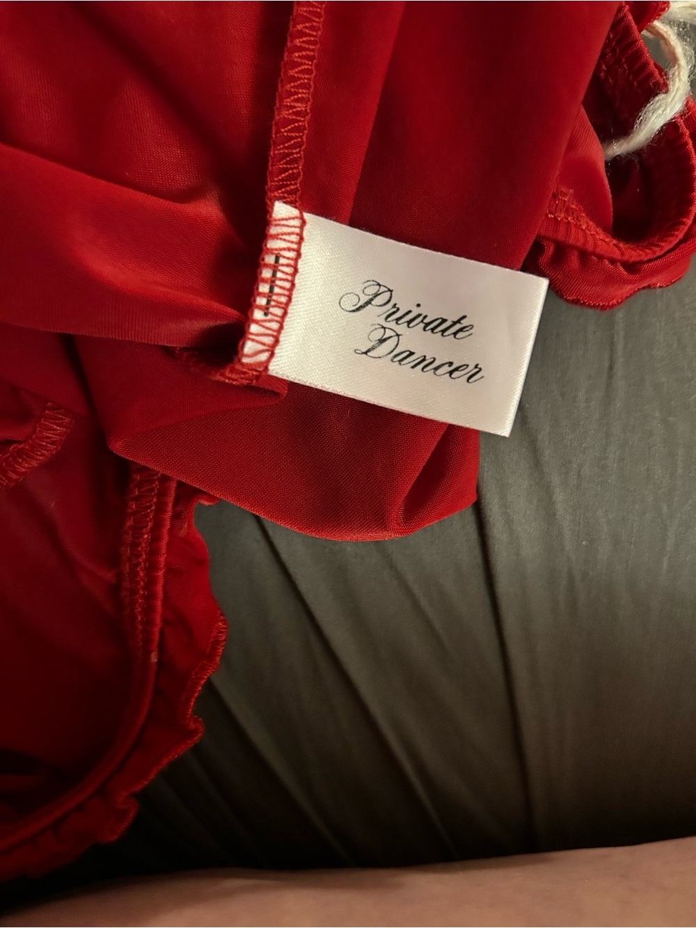 Private Dancer Red Ruffled Off-Shoulder Top. One size - Picture 4 of 5